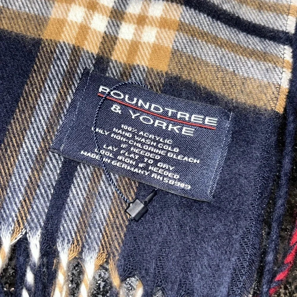 Roundtree & Yorke Plaid scarf